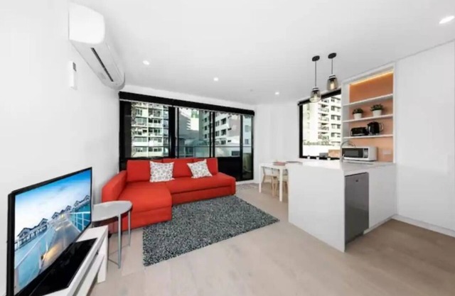 Perfect location heart CBD One Bed APT (TF3031802)