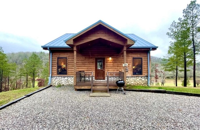 Perfect Stay for Fishing, Hiking, R&R - Charming Sapphire Bear Home