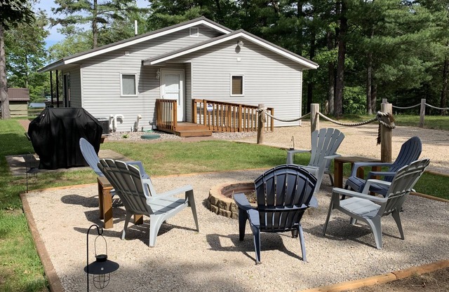 Perfect Summer Vacation Spot - Lake View, Boat Dock, Beach Area - 3 Bdrm, 2 Bath