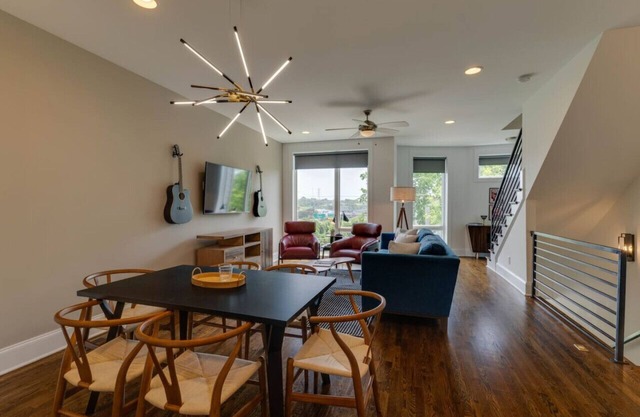 Perfectly located/Walk to bars- Close to Broadway