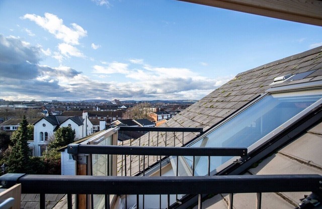 Perfectly Placed: Cozy Flat in the City's Heart