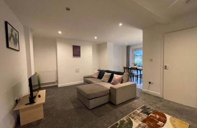Perfectly Placed: Cozy Flat in the City's Heart