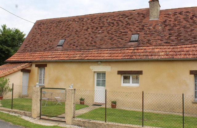 Périgord house with private garden, fireplace, pets allowed