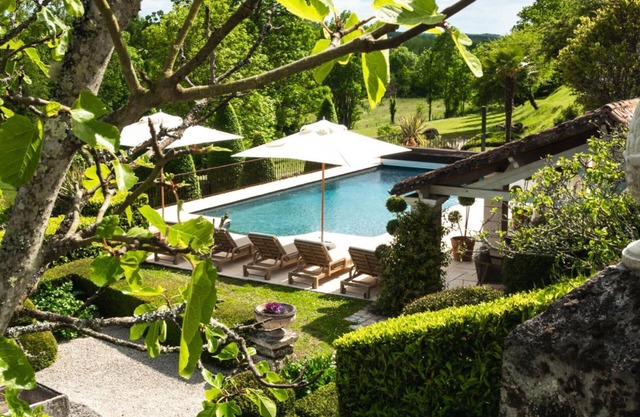 Perigord's Majestic Villa With Lush Nature View