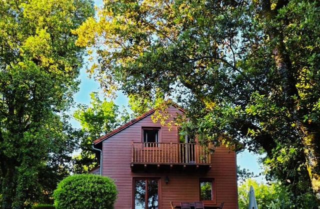 Perigordian golf course house sleeps 6