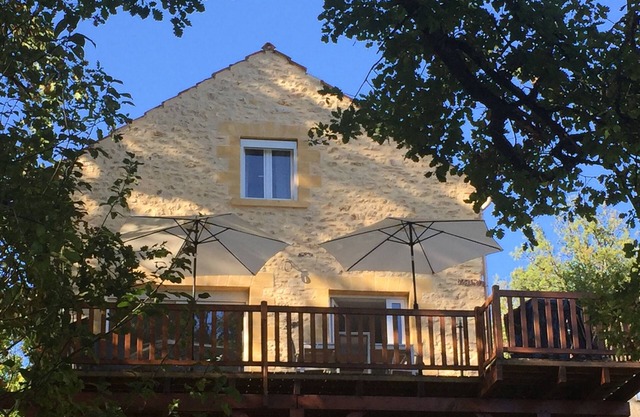 Périgourdine house in a beautiful estate with swimming pool in the heart of Périgord
