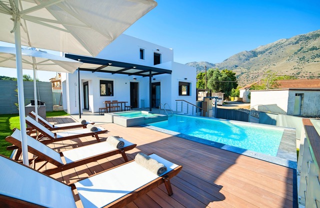 Perla Bianca Villa | Heated Pool