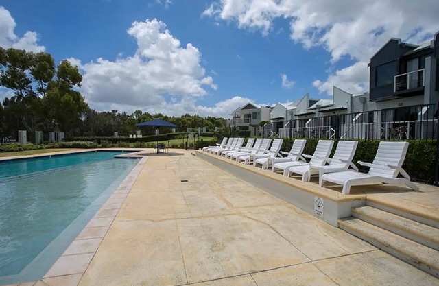 PERTH ASCOT QUAYS - STUNNING VIEWS