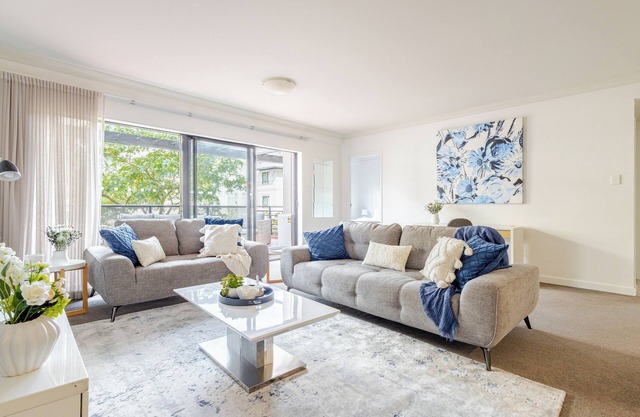 Perth City Stay | 2BR w/Pool, Gym, Parking | Walk to Quay, Kings Park, PCEC