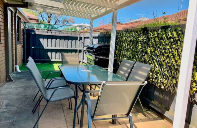 Pet Friendly 2 Bedroom Unit Near Pakington Street