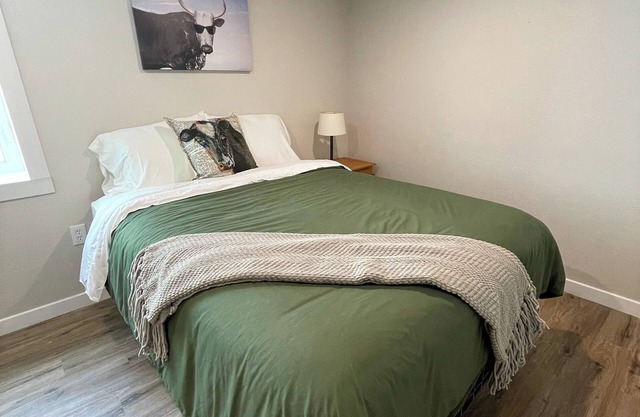 Pet friendly - 4-bedroom house in enjoyable Ogallala with WiFi, AC