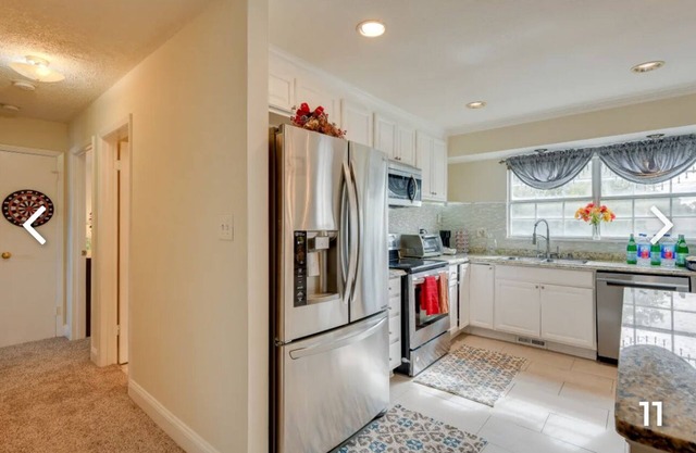 Pet friendly 5-bedroom house in cool Fort Washington with AC, WiFi