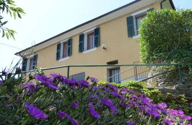 Pet-Friendly Apartment 'Casa dei Fiori' with Mountain View & Wi-Fi