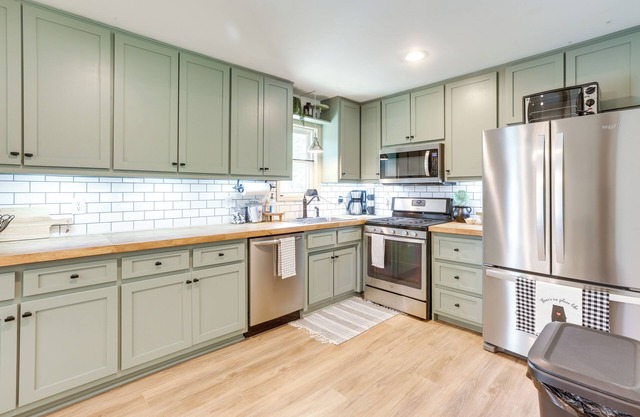 Pet-Friendly Alabama Retreat w/Deck & Patio!
