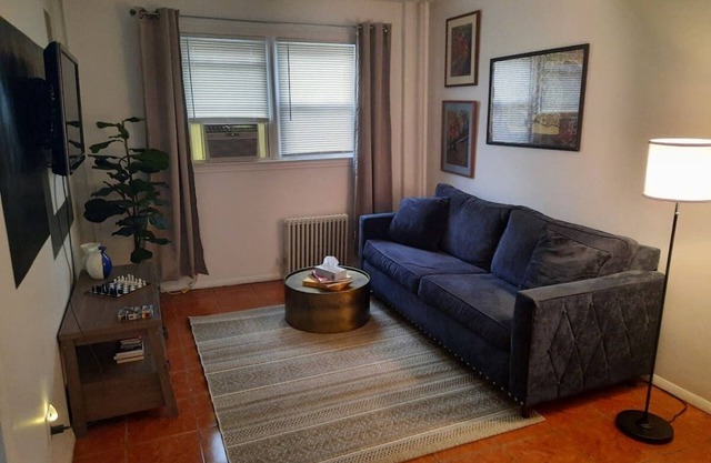 Pet Friendly Apartment minutes from NYC!