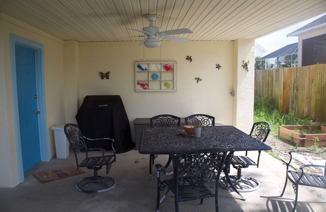 Pet Friendly Apartment- Walk To The Beach