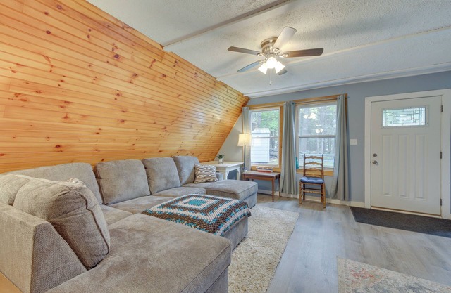 Pet-friendly Belfast Retreat - 2 Mi to Downtown!