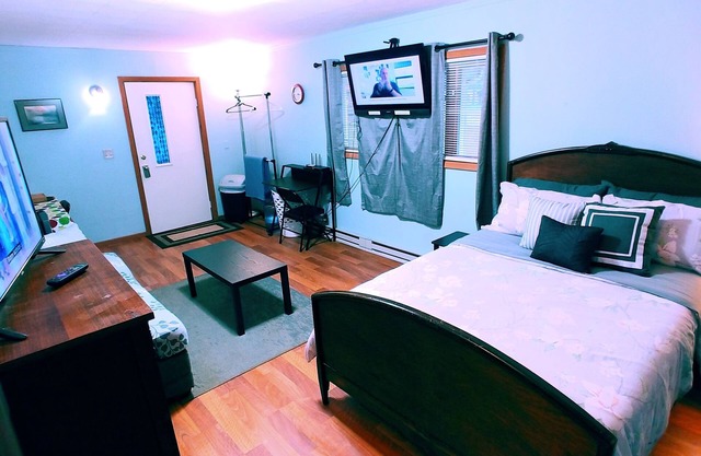 Pet Friendly, Brunet Island Studio, Ice Age Trail, Old Abe Trail, Kayak Docks
