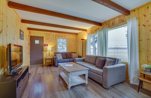 Pet-Friendly Cabin Retreat: Wisconsin River Access