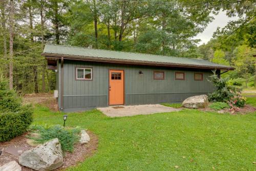 Pet-Friendly Cabin with Grill in Hillsgrove