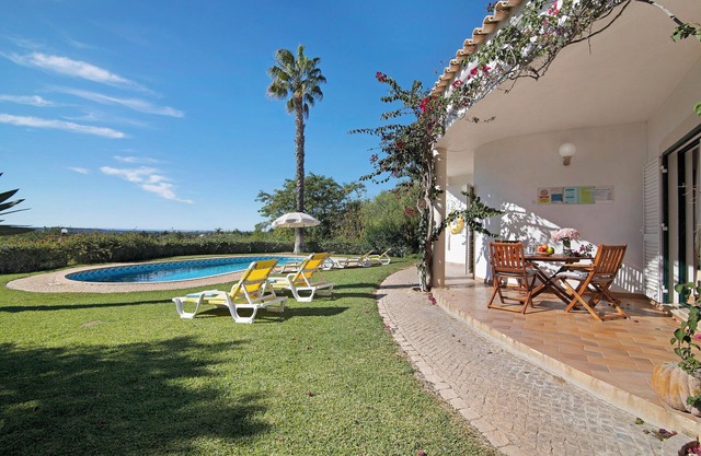 Pet-friendly Casa do Barrocal with Pool & Wi-Fi