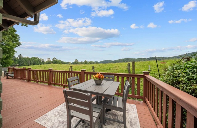 Pet-Friendly Charming Cabin near Boone w/Views & Fireplace