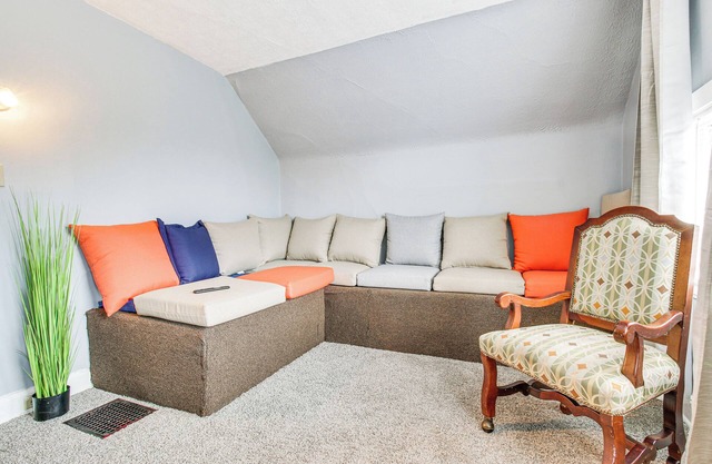 Pet-Friendly Cincinnati Apt: 5 Mi to Downtown!