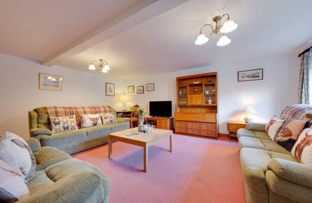 Pet-friendly cottage in Slapton, No Deposit