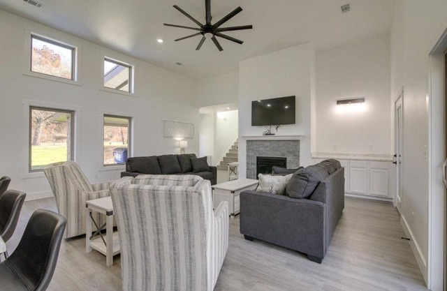 Pet-Friendly Cotter Retreat with Deck and Gas Grill!