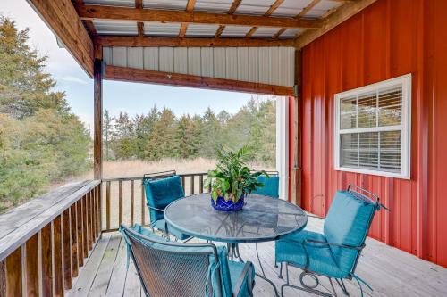 Pet-Friendly Dover Cottage with Deck and Mtn Views!