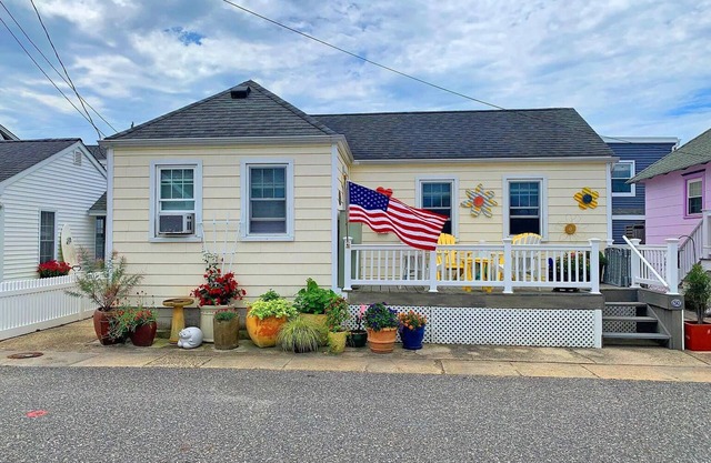PET FRIENDLY! FRIDAY TO FRIDAY RENTAL.