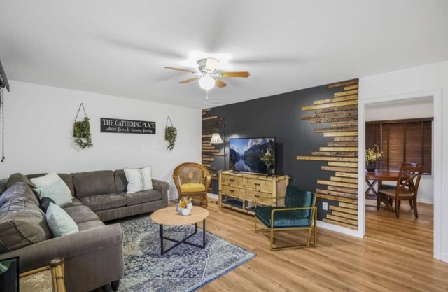 Pet Friendly, Game Room, Climbing Wall, King Bed