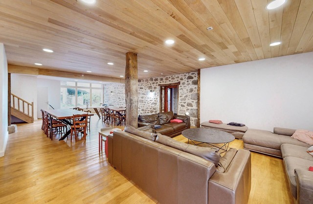Pet friendly home in SAINT ESTEPHE