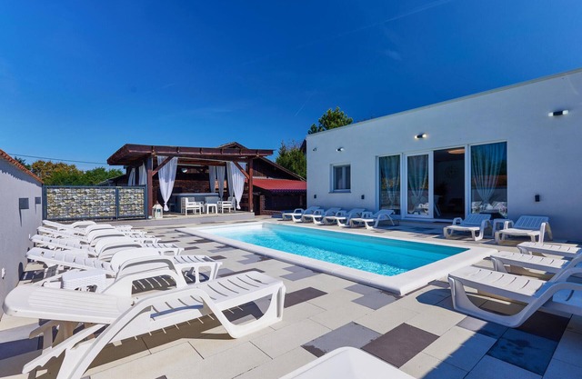 Pet friendly home in Kapela with sauna