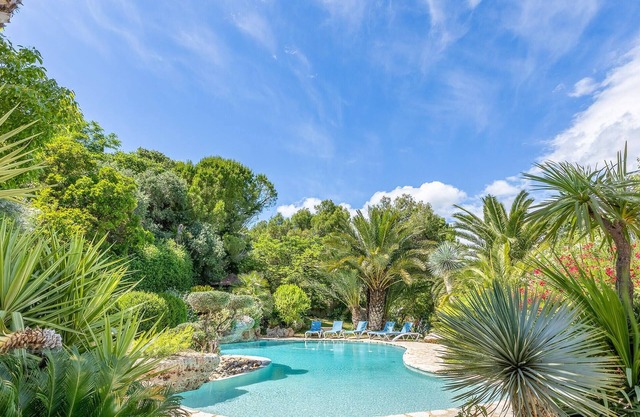 Pet friendly home in Roujan