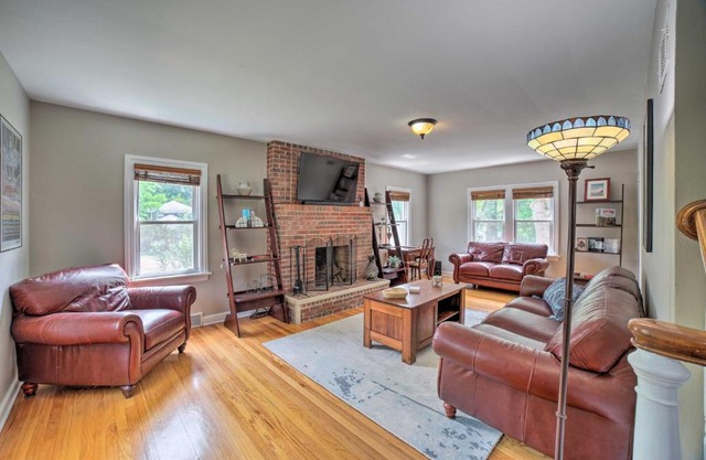 Pet-Friendly Lake Getaway 1 Block to Beach!
