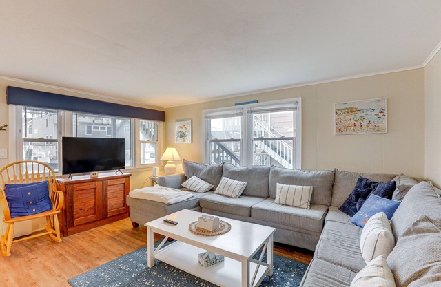 Pet-Friendly Long Beach Island Home: Walk to Beach
