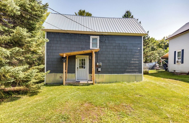Pet-Friendly Michigan Getaway w/Porch & Kayaks!