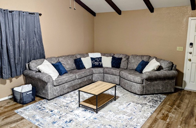 Pet Friendly Mountain View Near Sedona with Fenced Backyardn