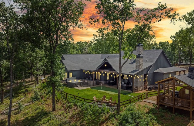 Pet Friendly, New Construction/Mtn Views/Hot Tub/Game Room/Outdoor Kitchen