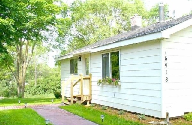 Pet Friendly - No Cleaning Fee - Centrally Located Within Lower Northwest Mich.