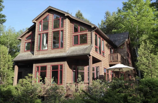 Pet-Friendly, Peaceful 3-Bedroom Vacation Home on Cobboseecontee Lake