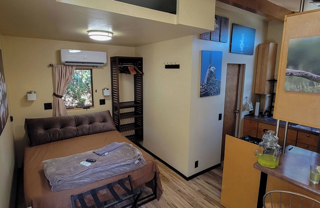 Pet friendly, peaceful 1 BR cottage w/BA, AC on beautiful Lake Hodges