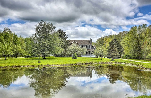 Pet-Friendly ‘Pond View Loft' w/Private Pool!