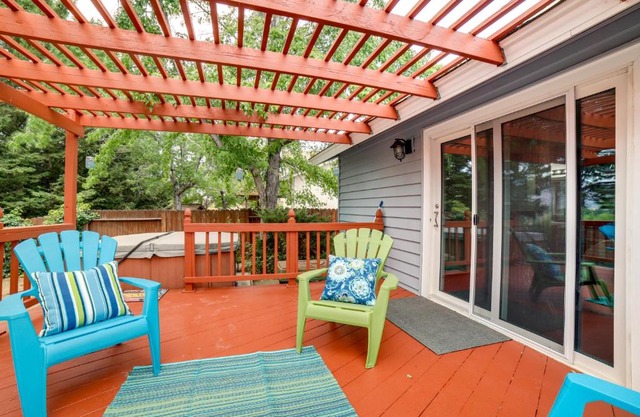 Pet-Friendly Reno Hideaway with Private Hot Tub!