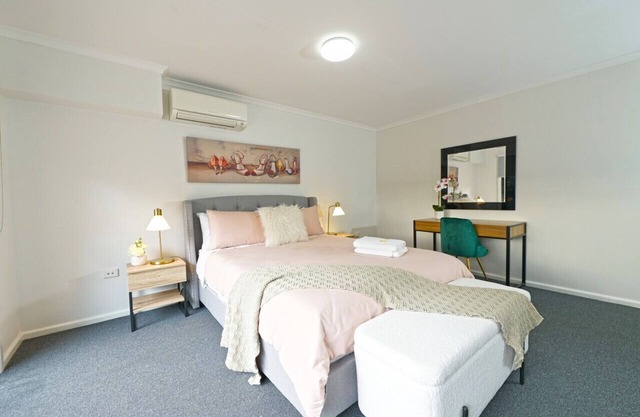 Pet Friendly Ringwood 3BR House FREE Parking Netflix