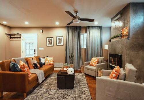 Pet-Friendly Southside Getaway - Sleeps 12