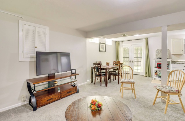 Pet-Friendly Studio in Bowie: 9 Mi to Six Flags