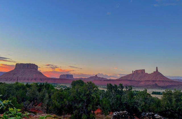 Pet friendly tranquil 3-bedroom house in Castle Valley, close to Moab and Arches