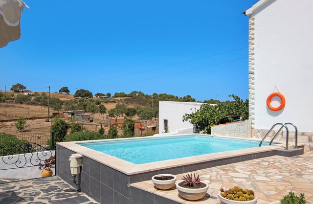 Pet-Friendly Villa 'Casa dos Jotas' with Pool & Wi-Fi